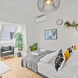 1 Min To Public Transport - 3 Min To Supermarket And Pharmacy - On-site Parking For 19,90 Eur Apartmán